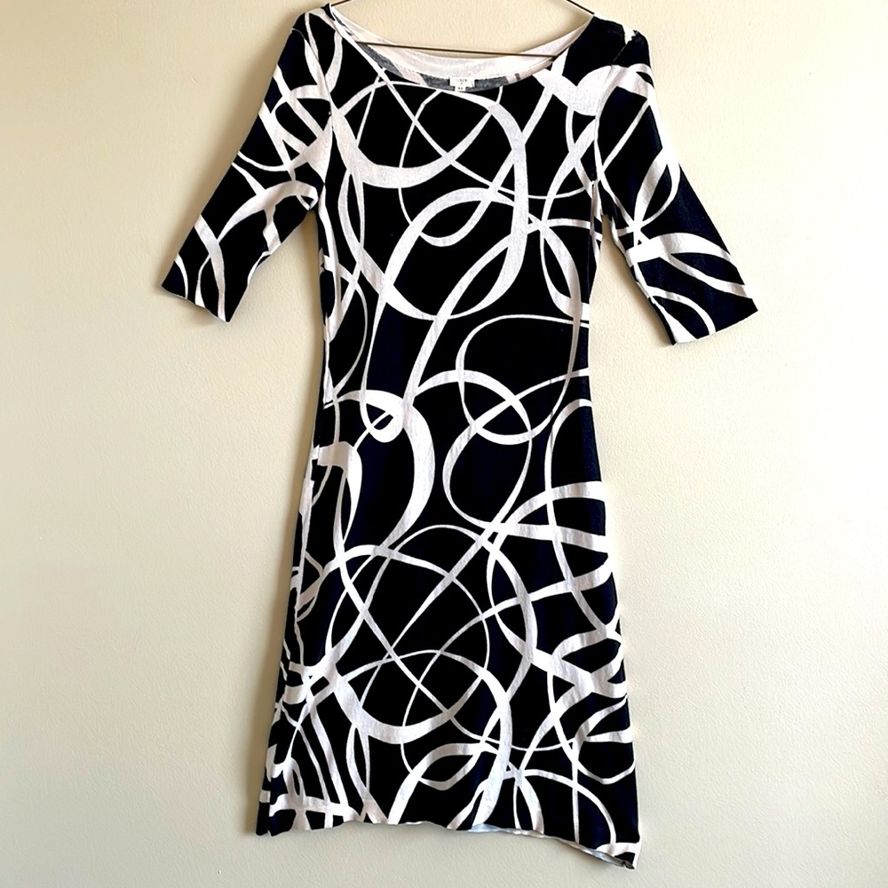 J. Crew Light Weight Sweater Dress Swirl Design Size XS Black & Cream
